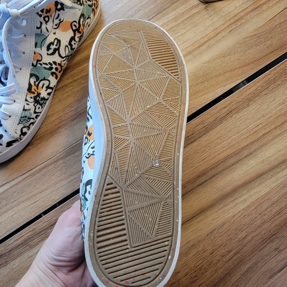 OTBT, Size 8 1/2, Leopard & Floral print high top sneaker - Picture 6 of 6